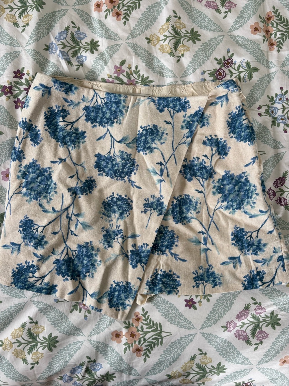 Abercrombie Linen Snort